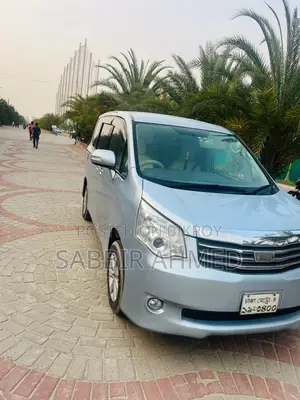 Toyota Noah 2011 Blue