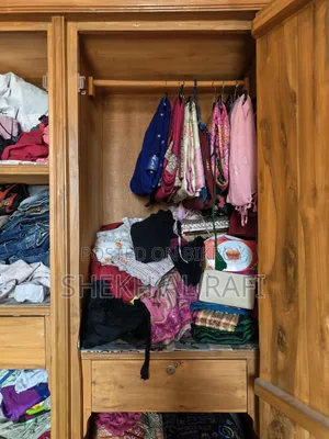 সেগুন কাঠের আলমারি।