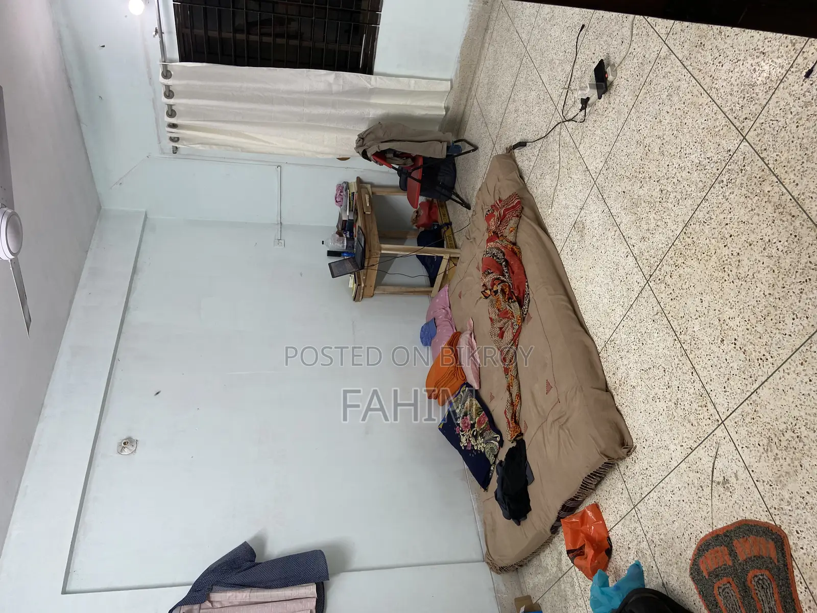 ধানমন্ডির আকরাম মঞ্জিলে ফার্নিশড ৪ বেডরুমের অ্যাপার্টমেন্ট ভাড়ার জন্য