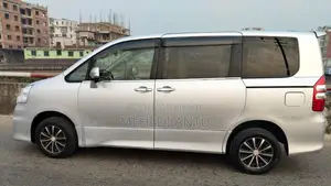 টয়োটা নোয়া ২.০ ১৫৮এইচপি এফডব্লিউডি (৮ সিটার) ২০১২ গ্রে