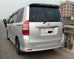 টয়োটা নোয়া ২.০ ১৫৮এইচপি এফডব্লিউডি (৮ সিটার) ২০১২ গ্রে