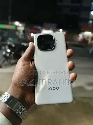 iQOO 11 256 GB সিলভার