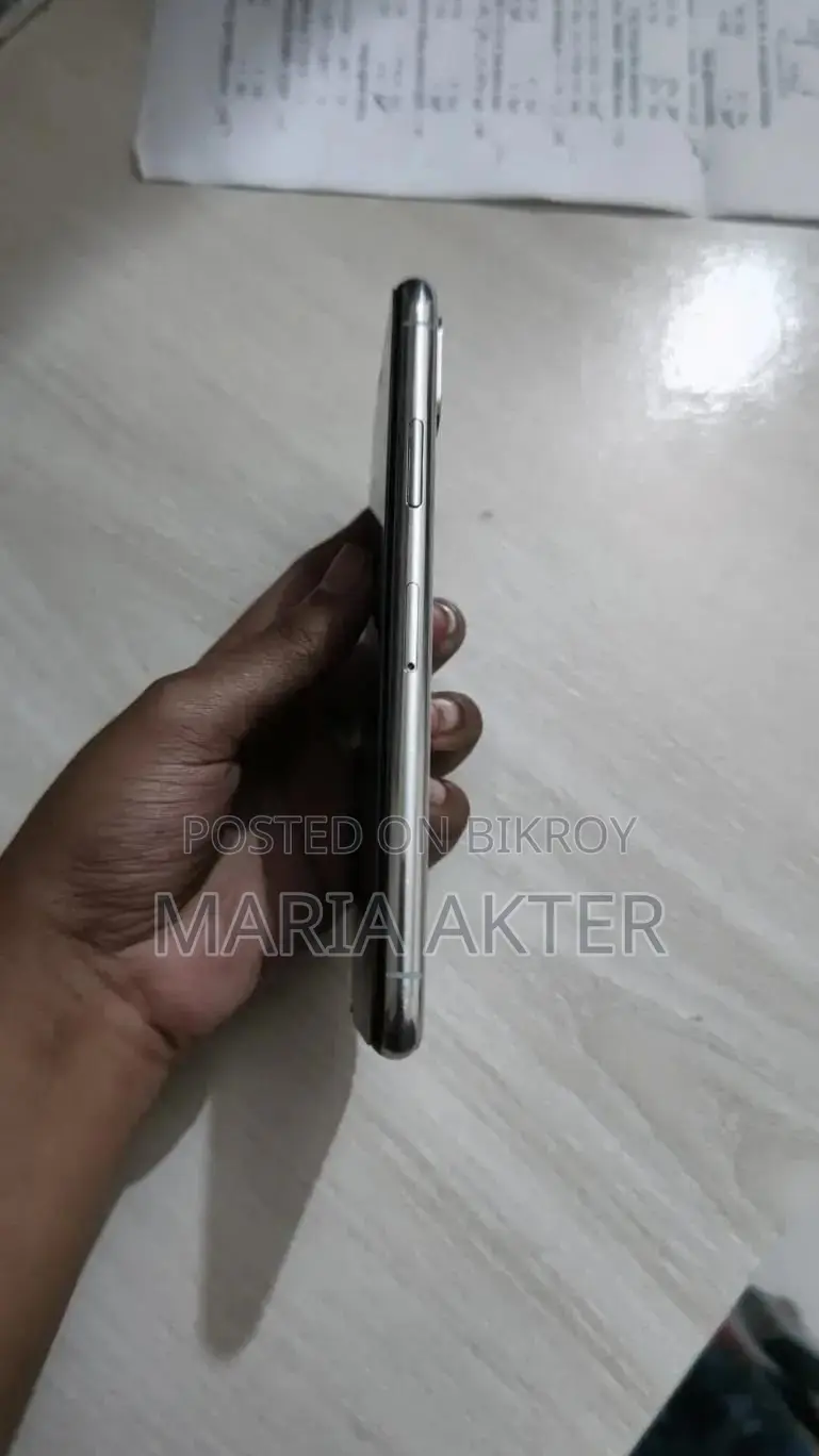 Apple iPhone X 64 GB White