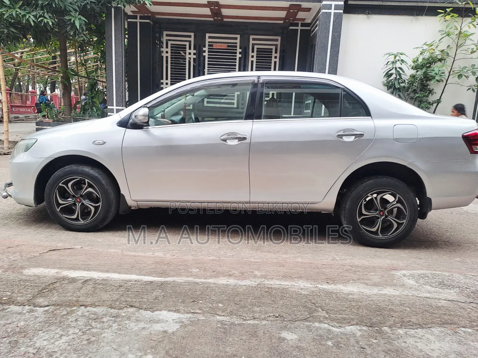 টয়োটা এক্সিও ২০১০ সিলভার