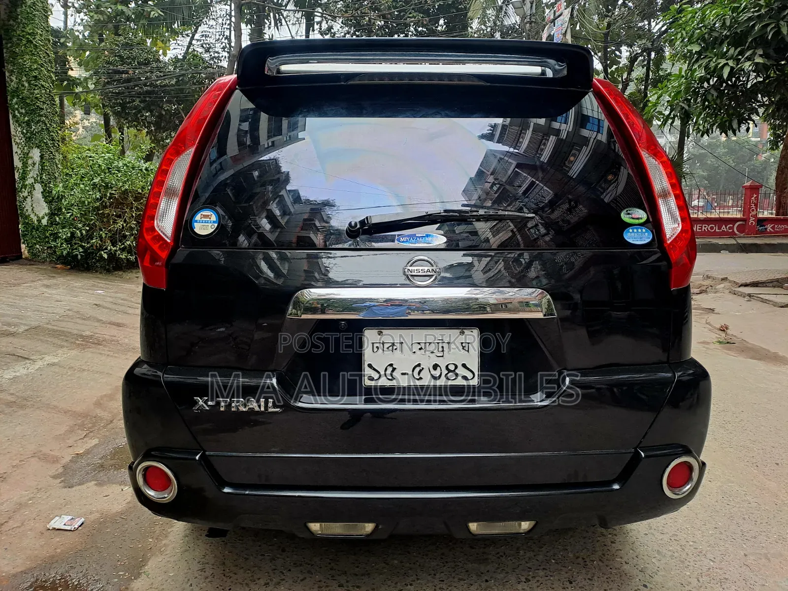 নিসান এক্স-ট্রেইল ২০১২ কালো