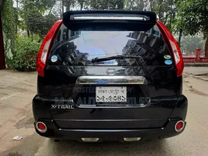 নিসান এক্স-ট্রেইল ২০১২ কালো