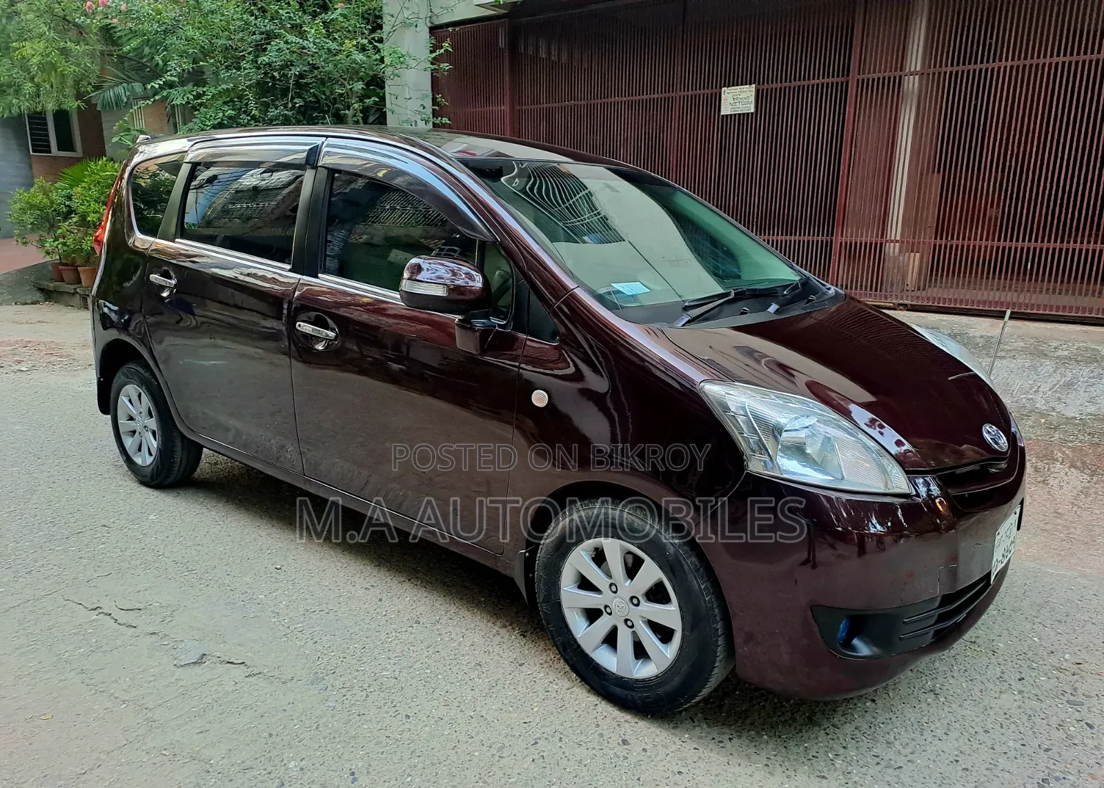 Toyota Passo Sette 2010 Maroon