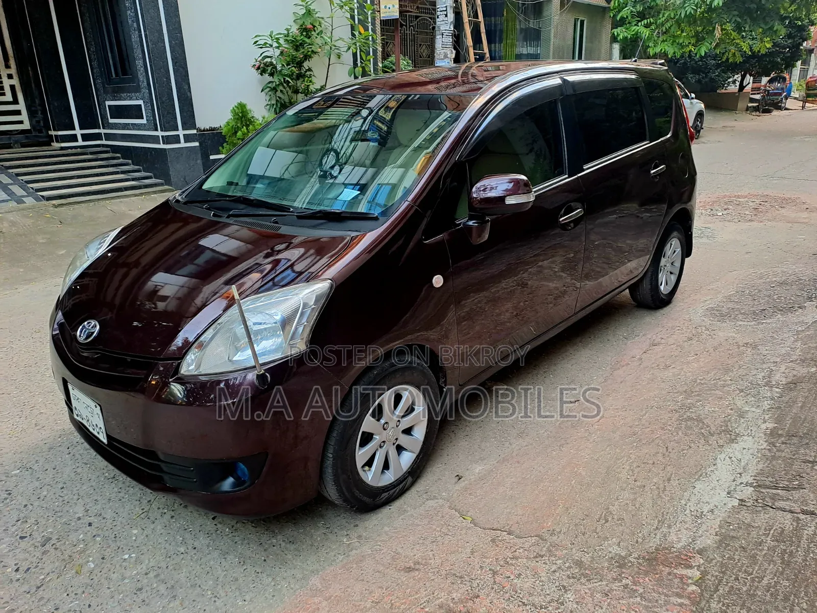 Toyota Passo Sette 2010 Maroon
