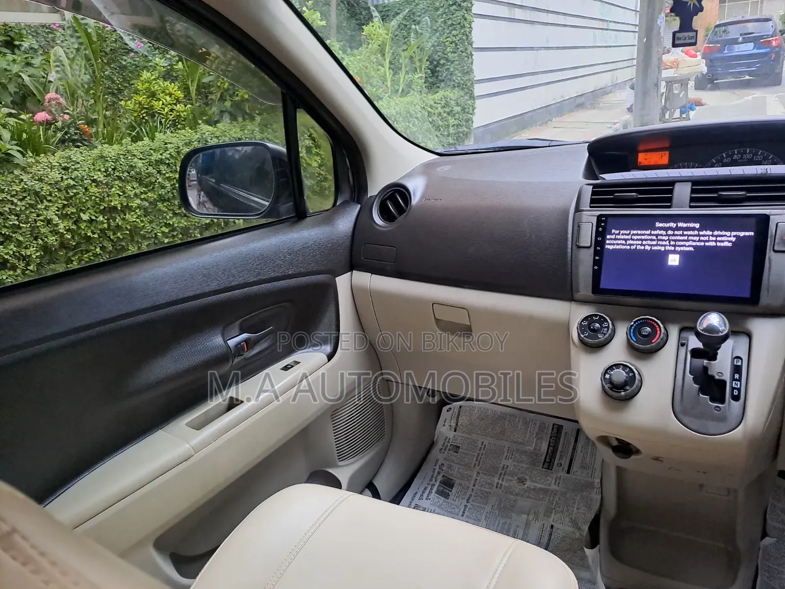 Toyota Passo Sette 2010 Maroon