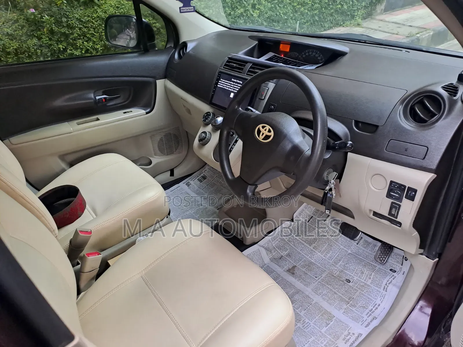 Toyota Passo Sette 2010 Maroon