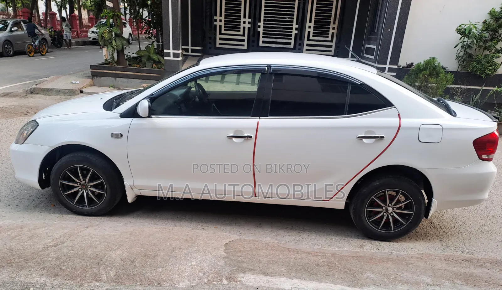 টয়োটা অ্যালিয়ন ২০০৪ সাদা