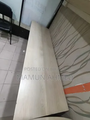 অফিস টেবিল