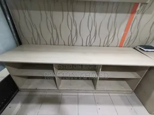 অফিস টেবিল