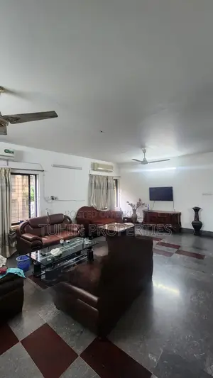 4bdrm Apartment in Banani for Sale