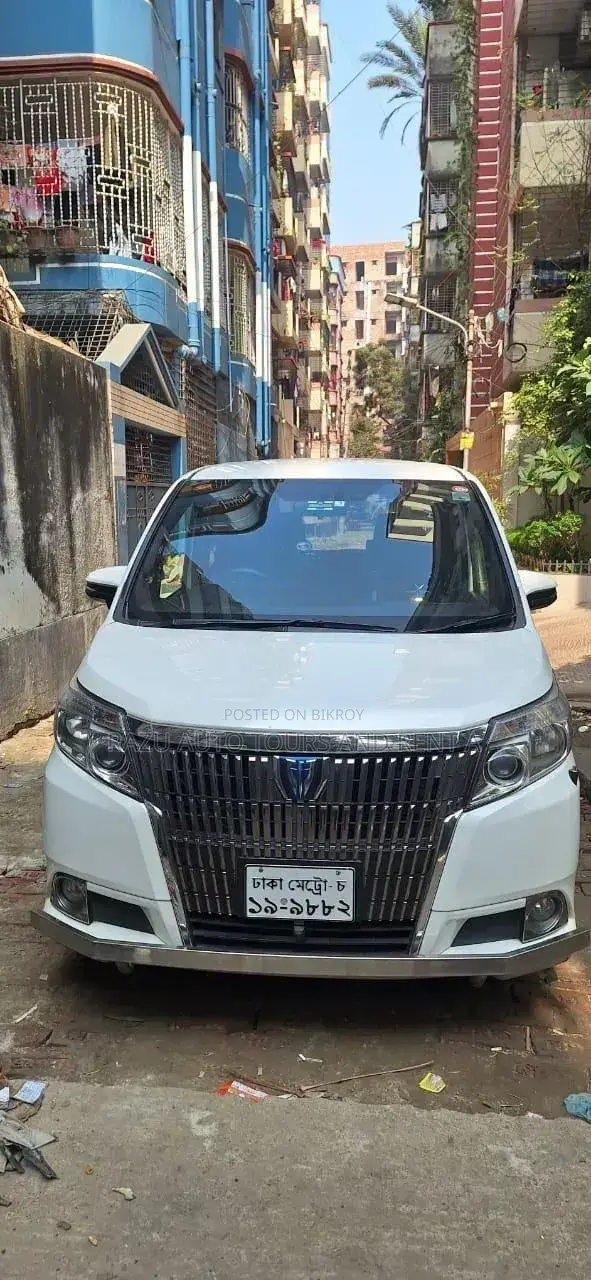 ভাড়ার জন্য এস্কোয়ার নোয়াহ (Esquire Noah)