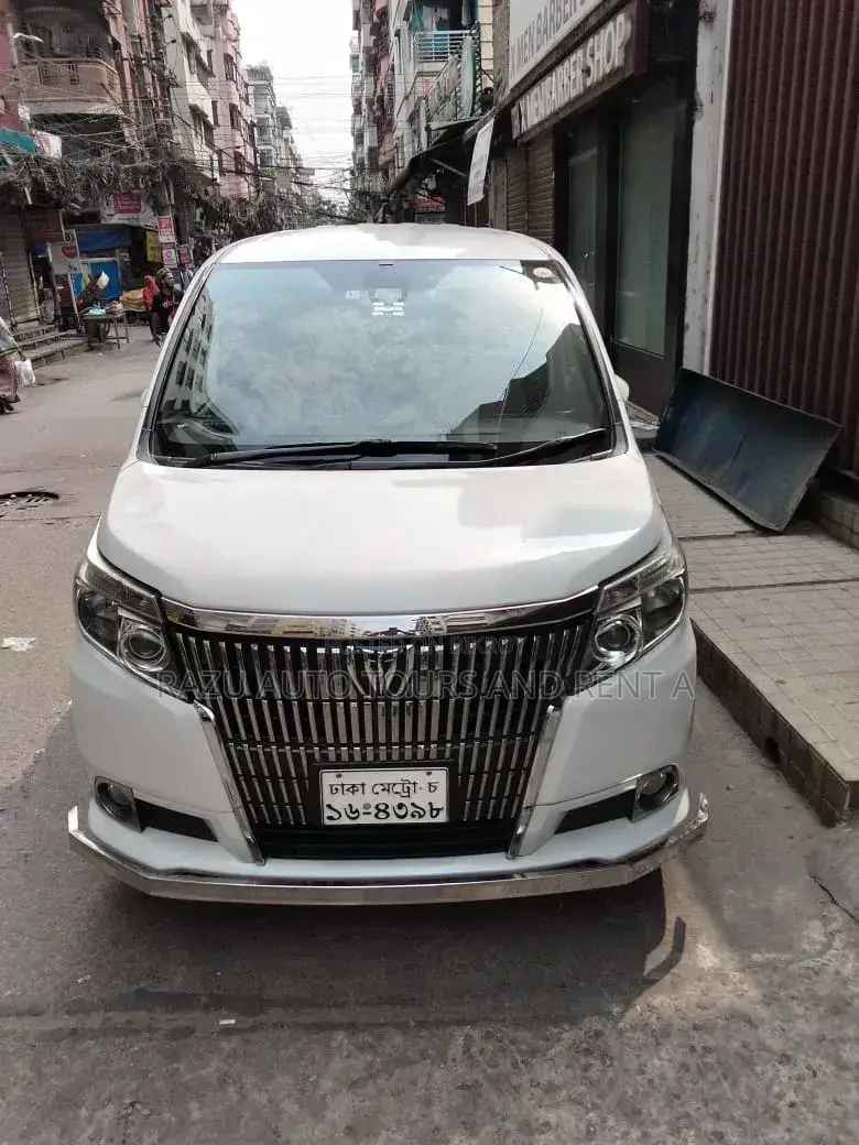 ভাড়ার জন্য এস্কোয়ার নোয়াহ (Esquire Noah)