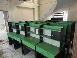 স্টাডি টেবিল একদম নতুনের মতো