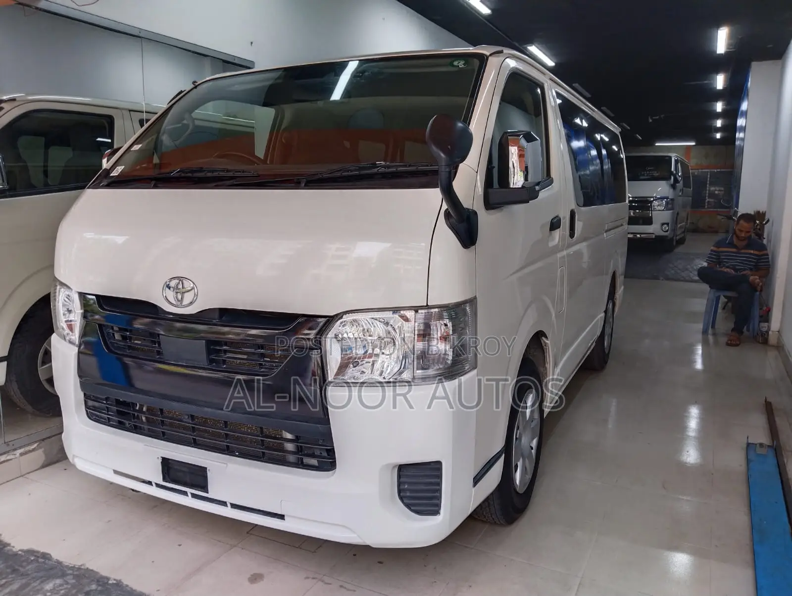 Toyota HiAce 2021 White