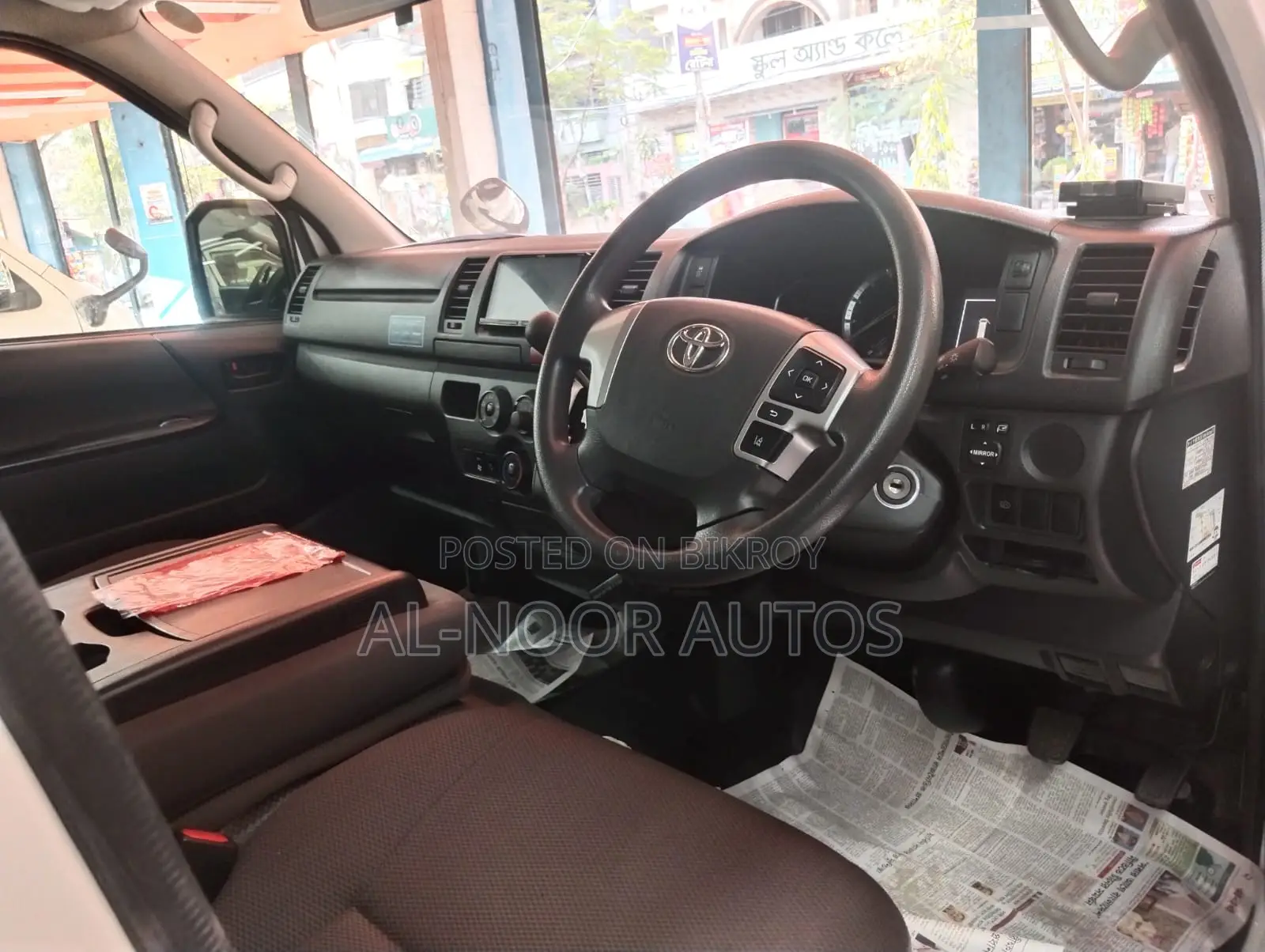 Toyota HiAce 2021 White