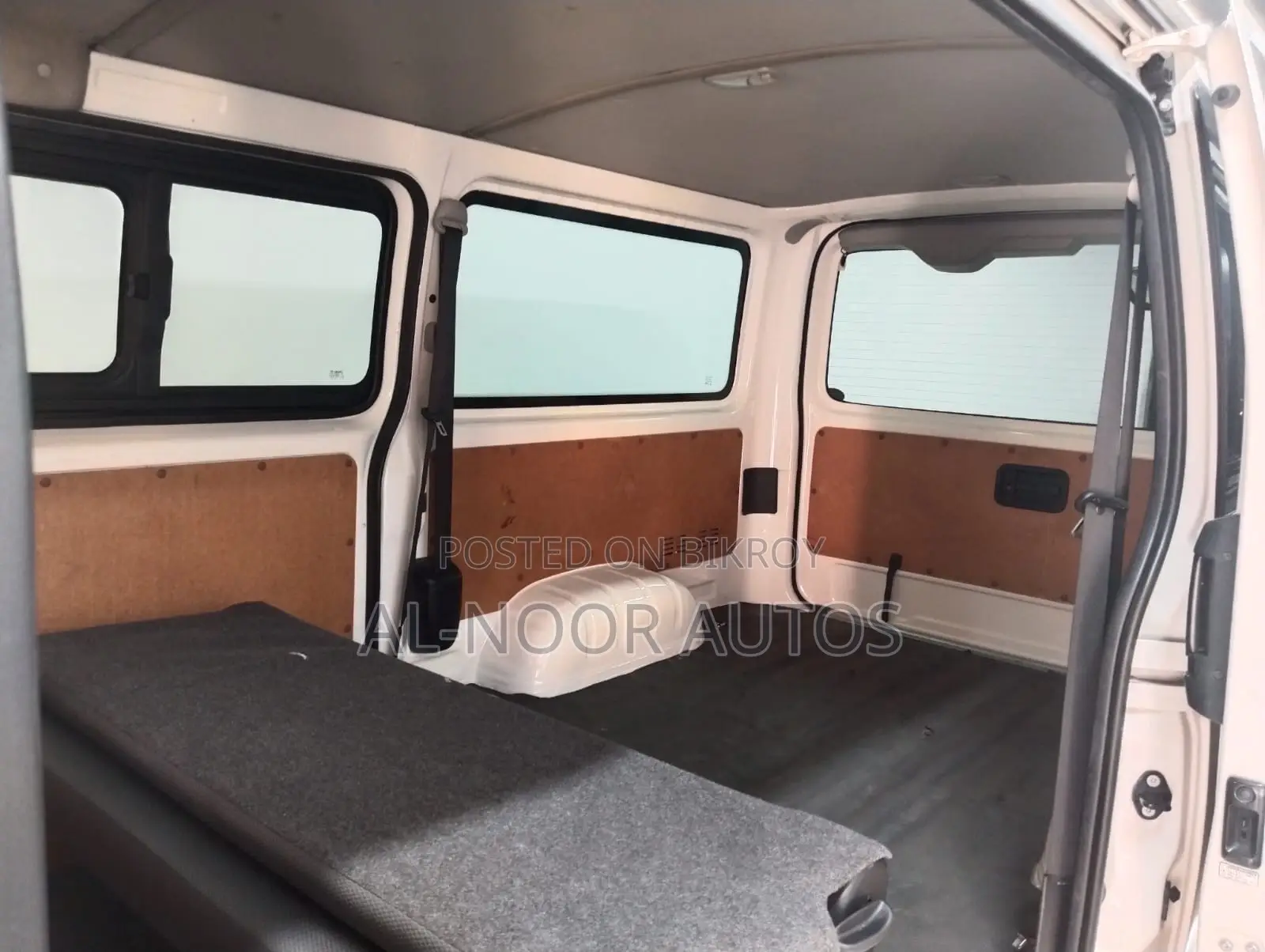 Toyota HiAce 2021 White