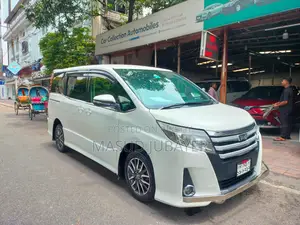টয়োটা নোয়া ২.০ এডব্লিউডি (৭ সিটার) ২০১৪ পার্ল