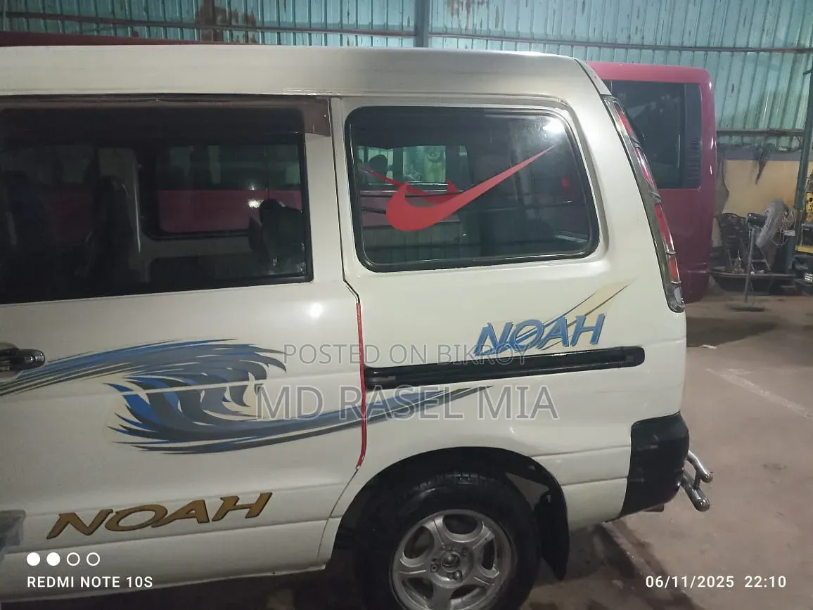 Toyota Voxy 2004 White