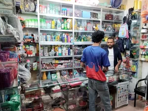 কসমেটিকস এর রানিং দোকানের ডেকোরেশন ও মালামাল সহ বিক্রি হবে