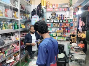 কসমেটিকস এর রানিং দোকানের ডেকোরেশন ও মালামাল সহ বিক্রি হবে