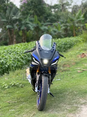 Yamaha R1 2026 Silver