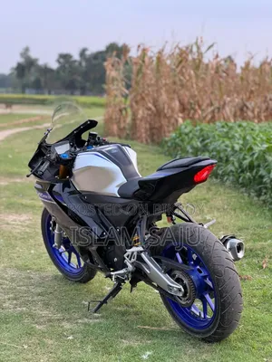 Yamaha R1 2026 Silver