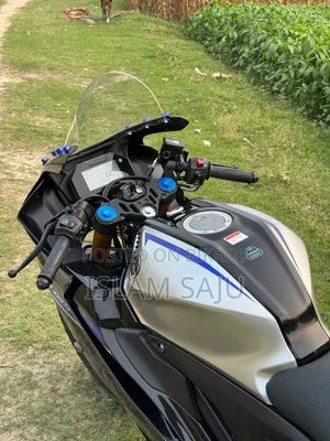 Yamaha R1 2026 Silver