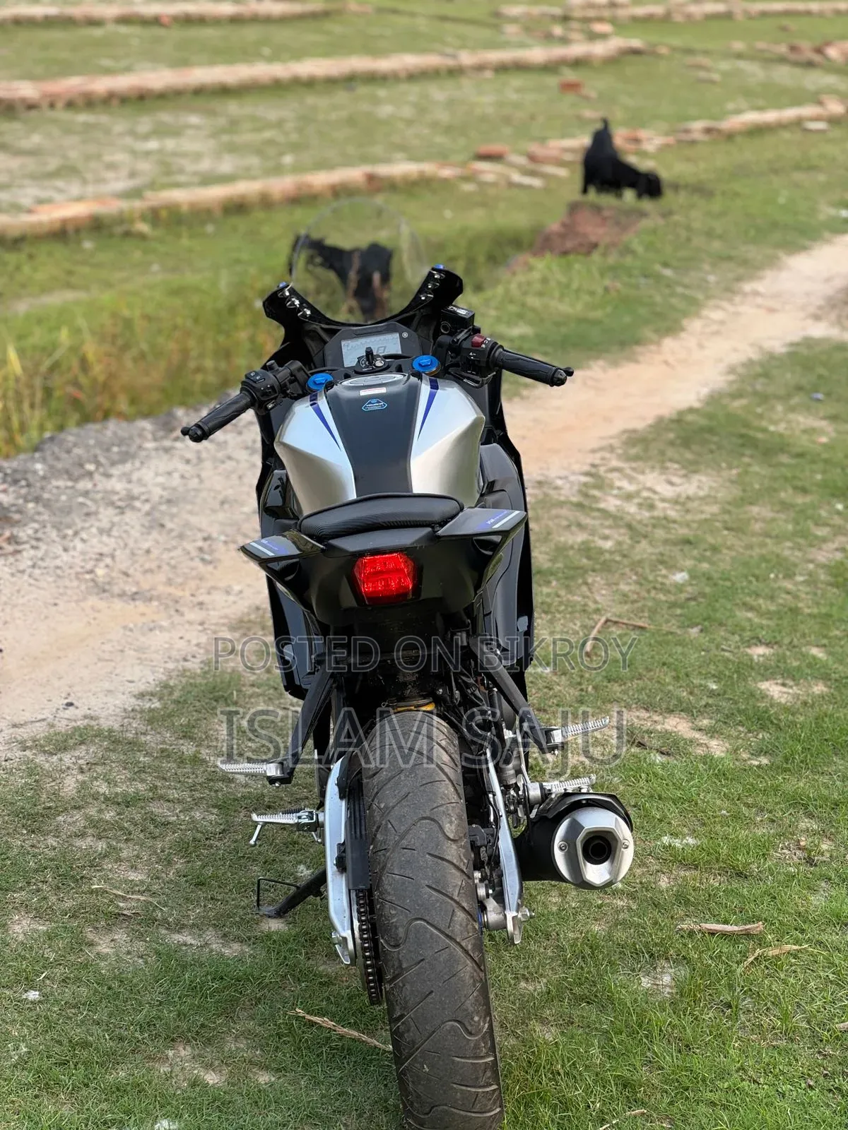 Yamaha R1 2026 Silver