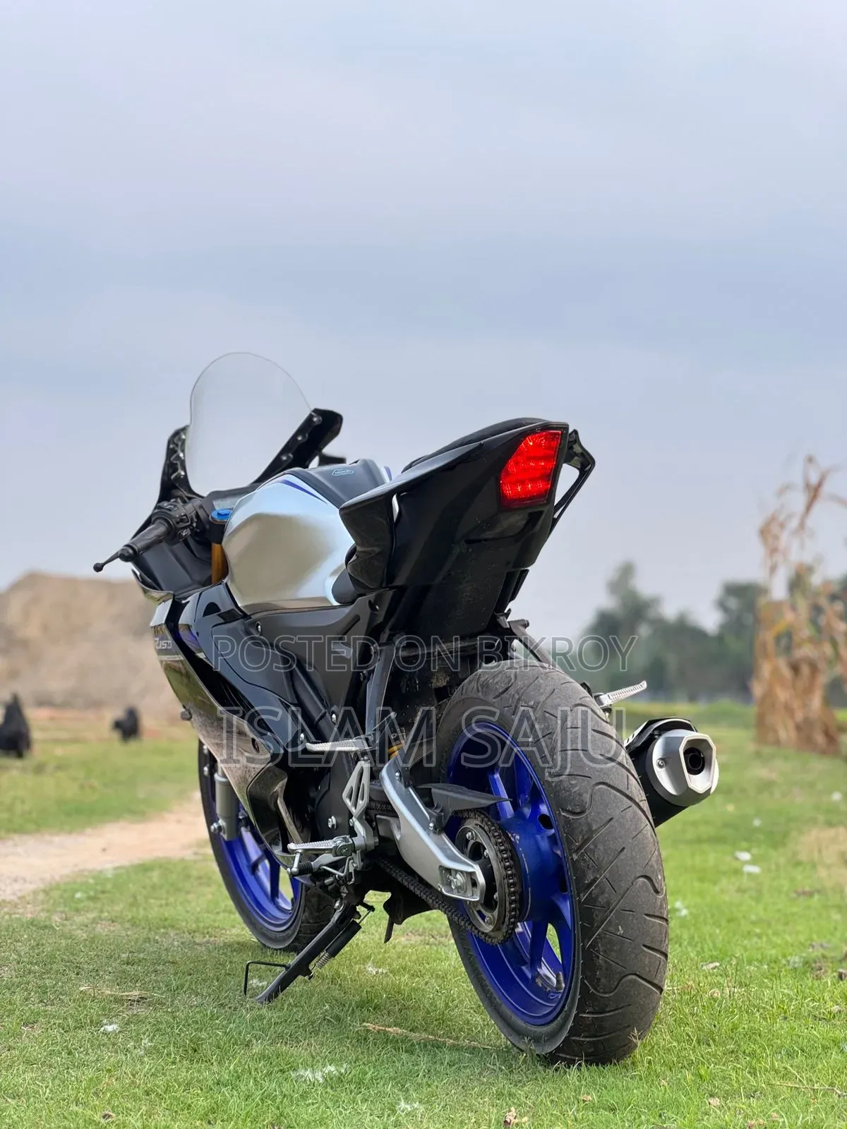 Yamaha R1 2026 Silver