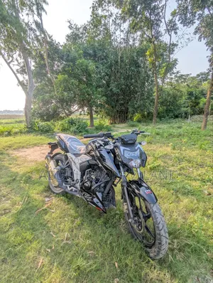 New TVS Apache RTR 160 4V 2025 Black