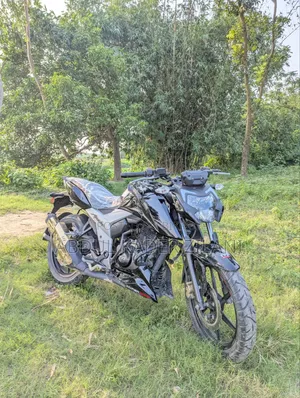 New TVS Apache RTR 160 4V 2025 Black