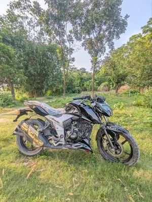 New TVS Apache RTR 160 4V 2025 Black