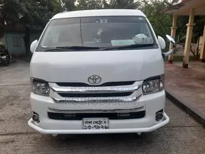 টয়োটা হাইএস সায়ায়া ২০০৪ পার্ল