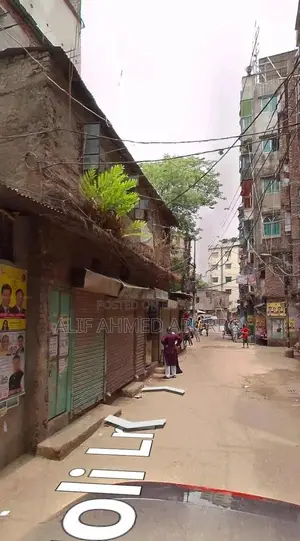 পুরান ঢাকায় ১.৫ কাঠা জমি (টিন শেড) বিক্রয় হবে।