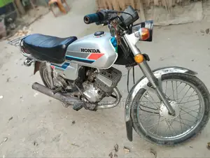 Honda 2000 Silver