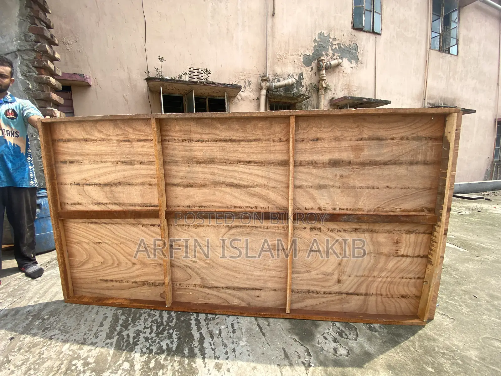 Furniture in excellent condition, brand new