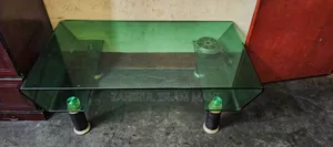 গ্লাসের টি টেবিল