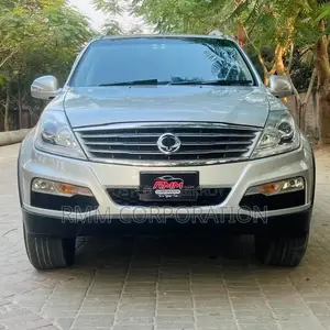 SsangYong Rexton 2014 Silver