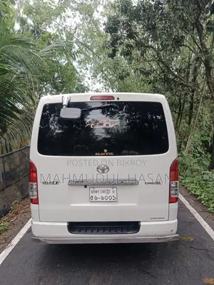 Toyota HiAce 2016 White