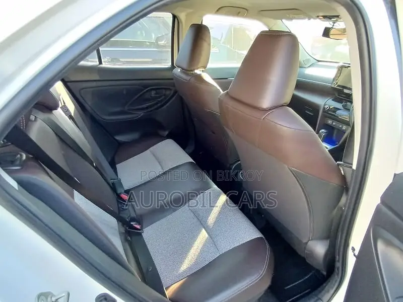 Toyota Yaris 2021 Pearl