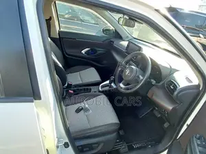 Toyota Yaris 2021 Pearl