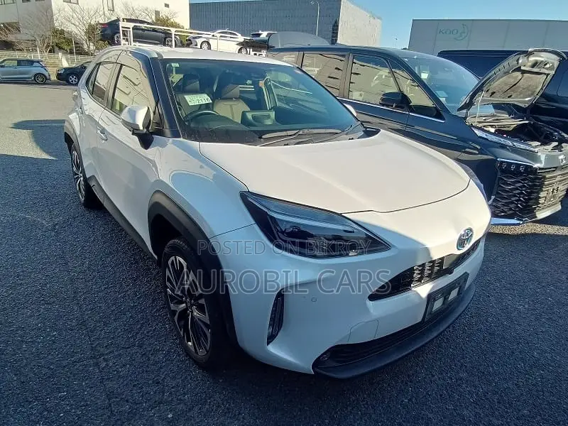 Toyota Yaris 2021 Pearl