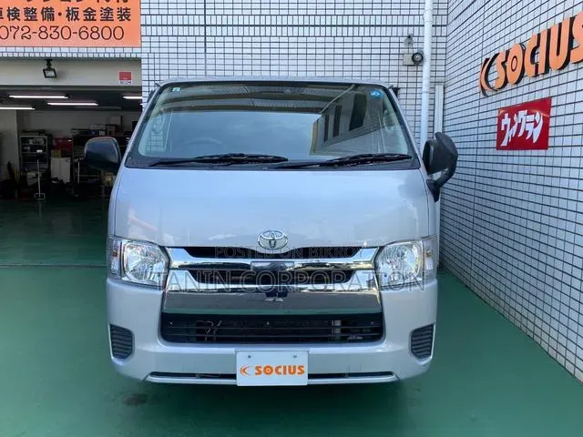 Toyota HiAce 2021 Silver