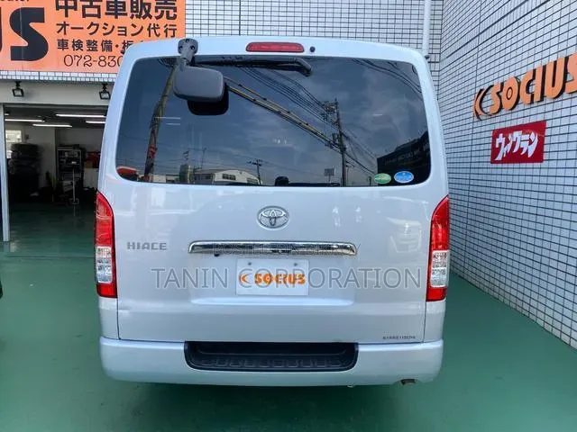 Toyota HiAce 2021 Silver