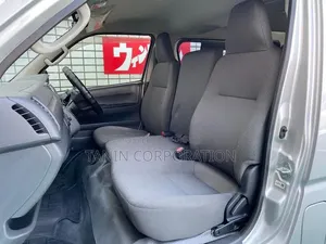 Toyota HiAce 2021 Silver
