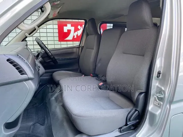 Toyota HiAce 2021 Silver